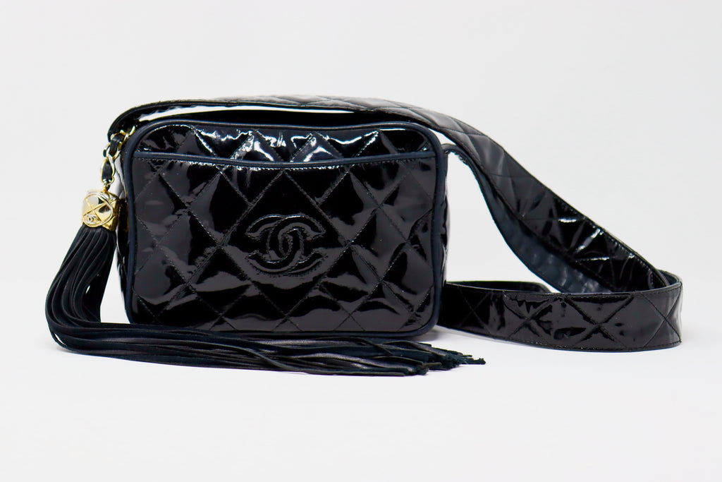 Chanel Timeless / Classic Medium Vintage bag in black leather - Second Hand  / Used – Vintega