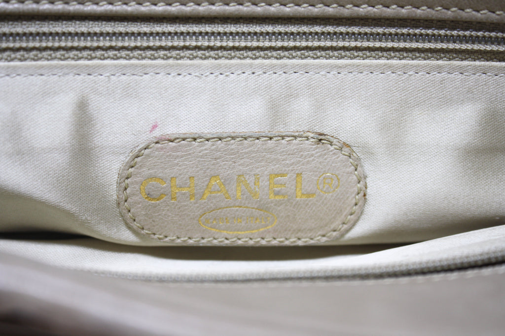 CHANEL Vintage Chanel Teddy Precision bag - A Retro Tale