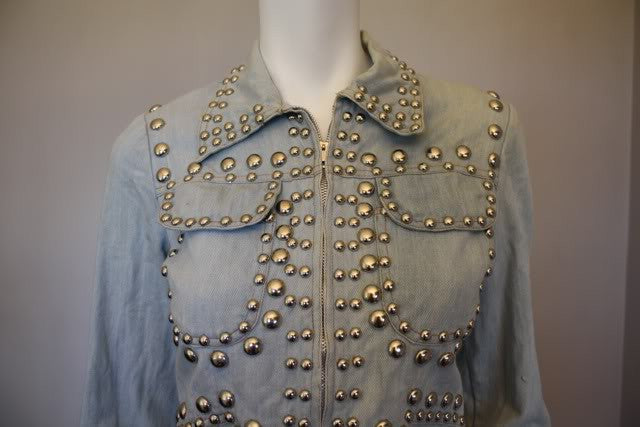 Jean jacket with outlet studs