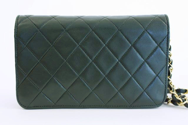 CHANEL vintage leather and vinyl bag. Green Plastic Lambskin ref.514673 -  Joli Closet