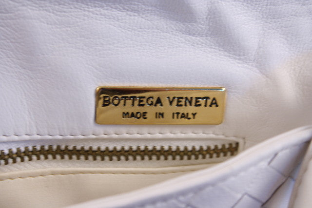 BOTTEGA VENETA White Leather Woven Handbag – Labels Luxury